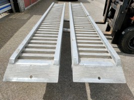 2 aluminium oprijborden voor minigraver (3)